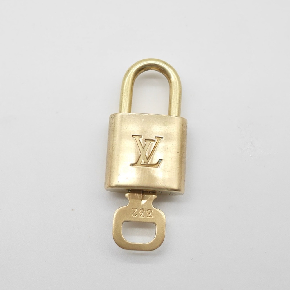 🍓LV Lock and Key #332 - Picture 2 of 4